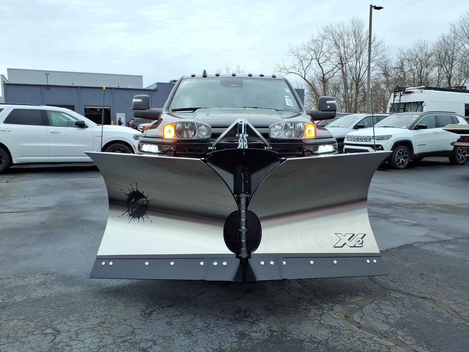 New 2026 Diamond Black Crystal Pearl-Coat Exterior Paint RAM Tradesman image 8