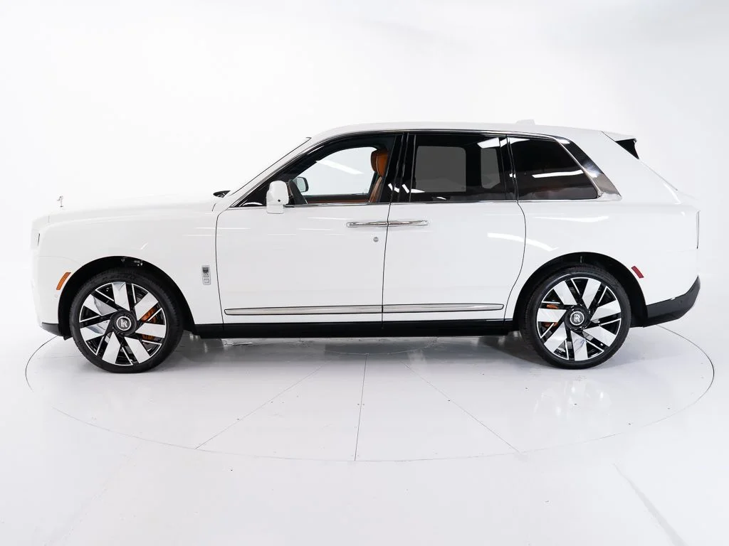 New 2026 English White Rolls-Royce  image 2