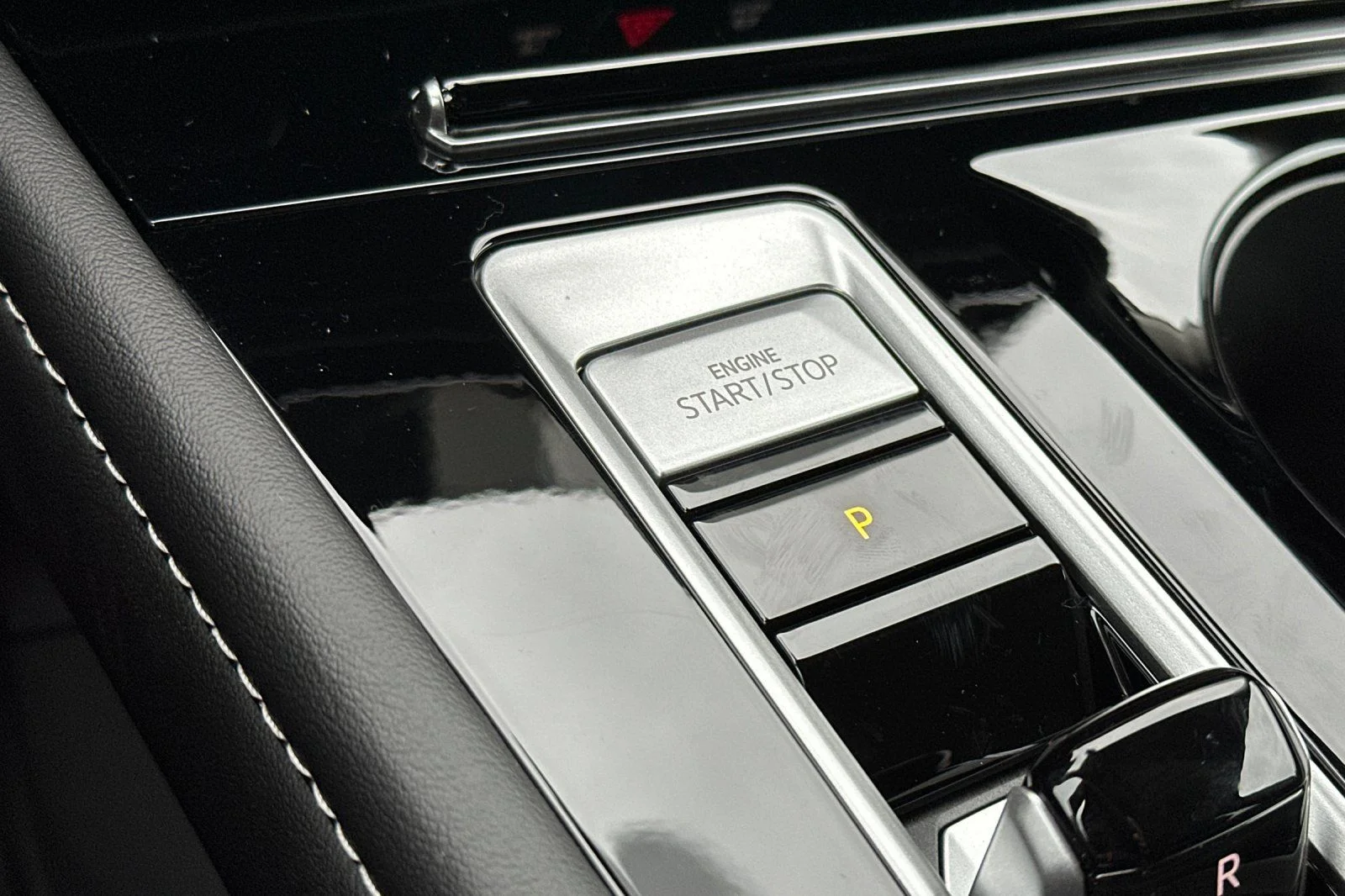 New 2026 Black Volkswagen 2.0T SE w/Technology image 22