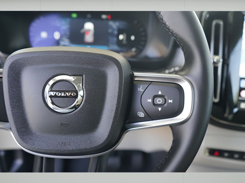 2026 Volvo XC40 Plus - Photo 13