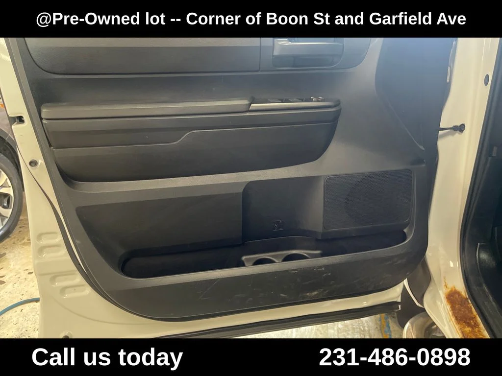 Used 2015 White Toyota SR image 15