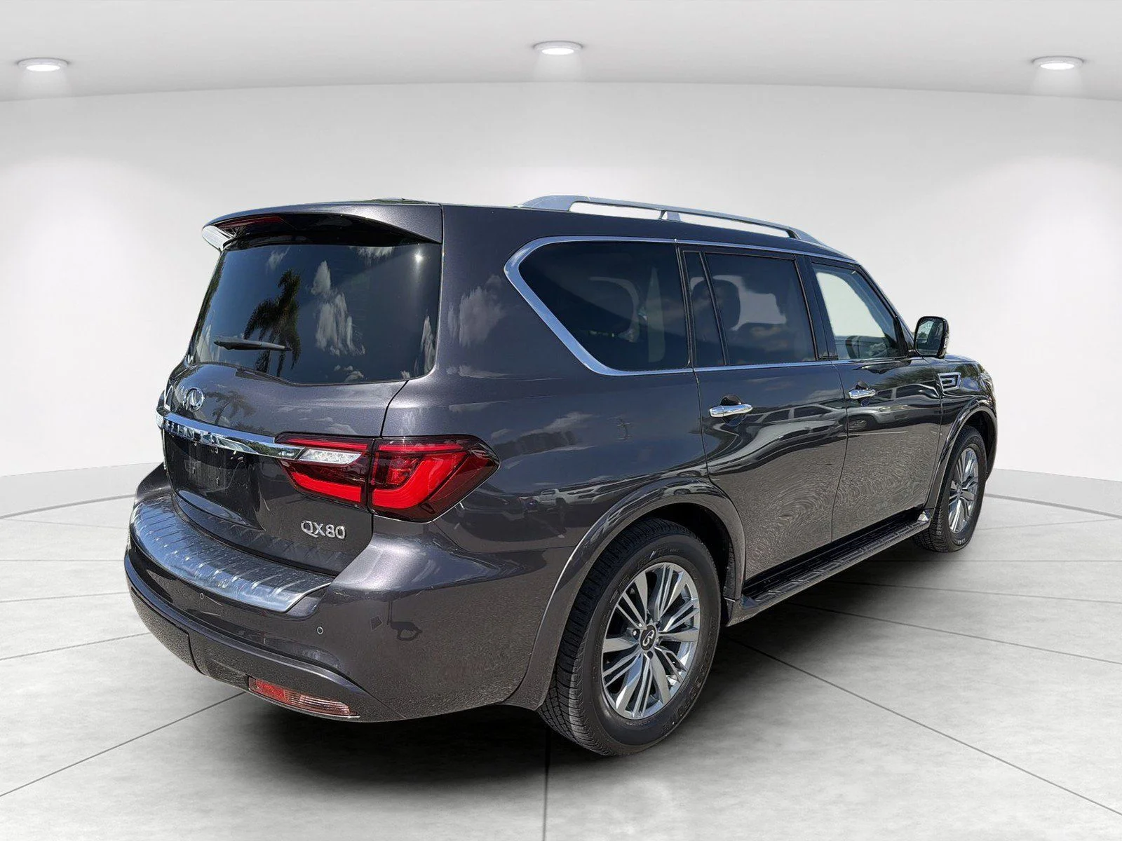 Used 2022 Gray INFINITI LUXE image 4