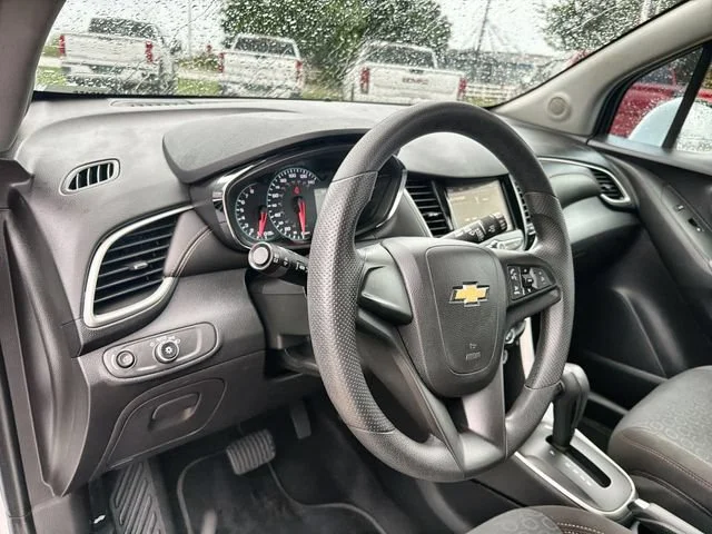 Used 2018 SUMMIT WHITE Chevrolet LS image 10