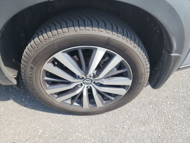Used 2022 Gray Nissan Platinum image 11