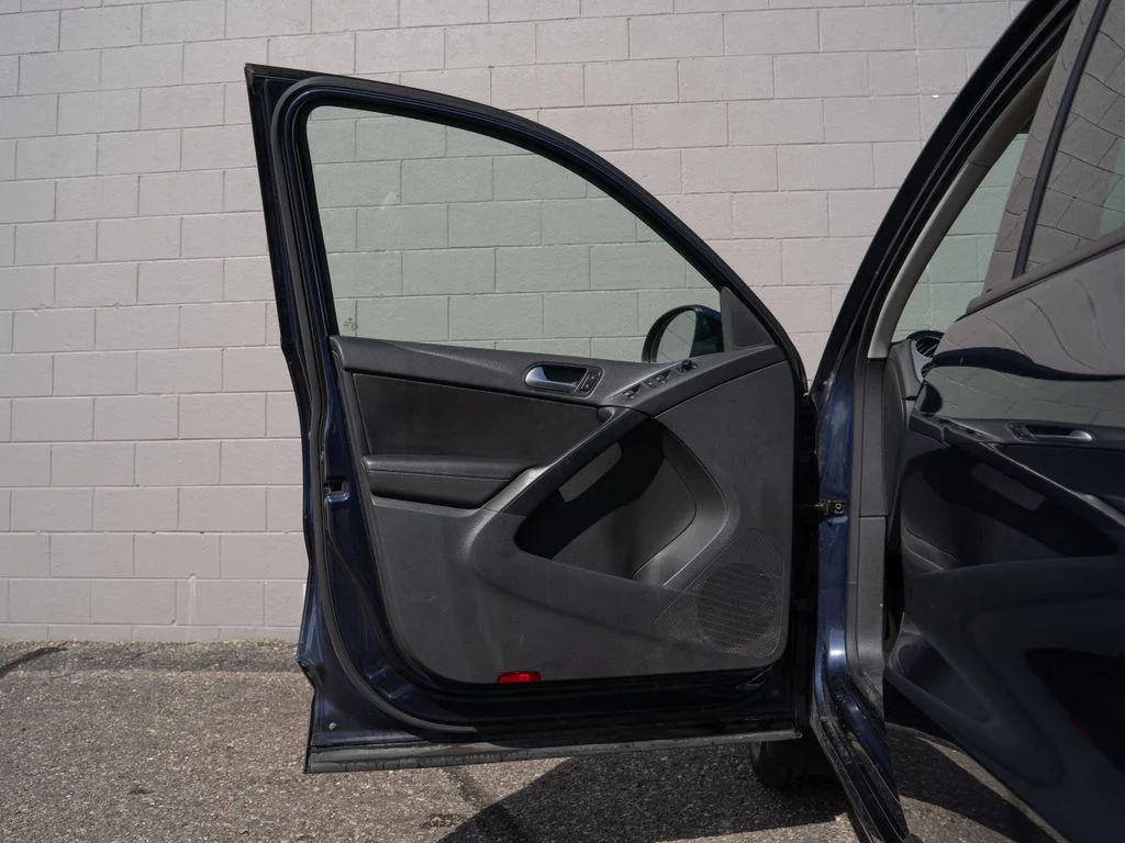 Used 2015 Blue Volkswagen SE image 15