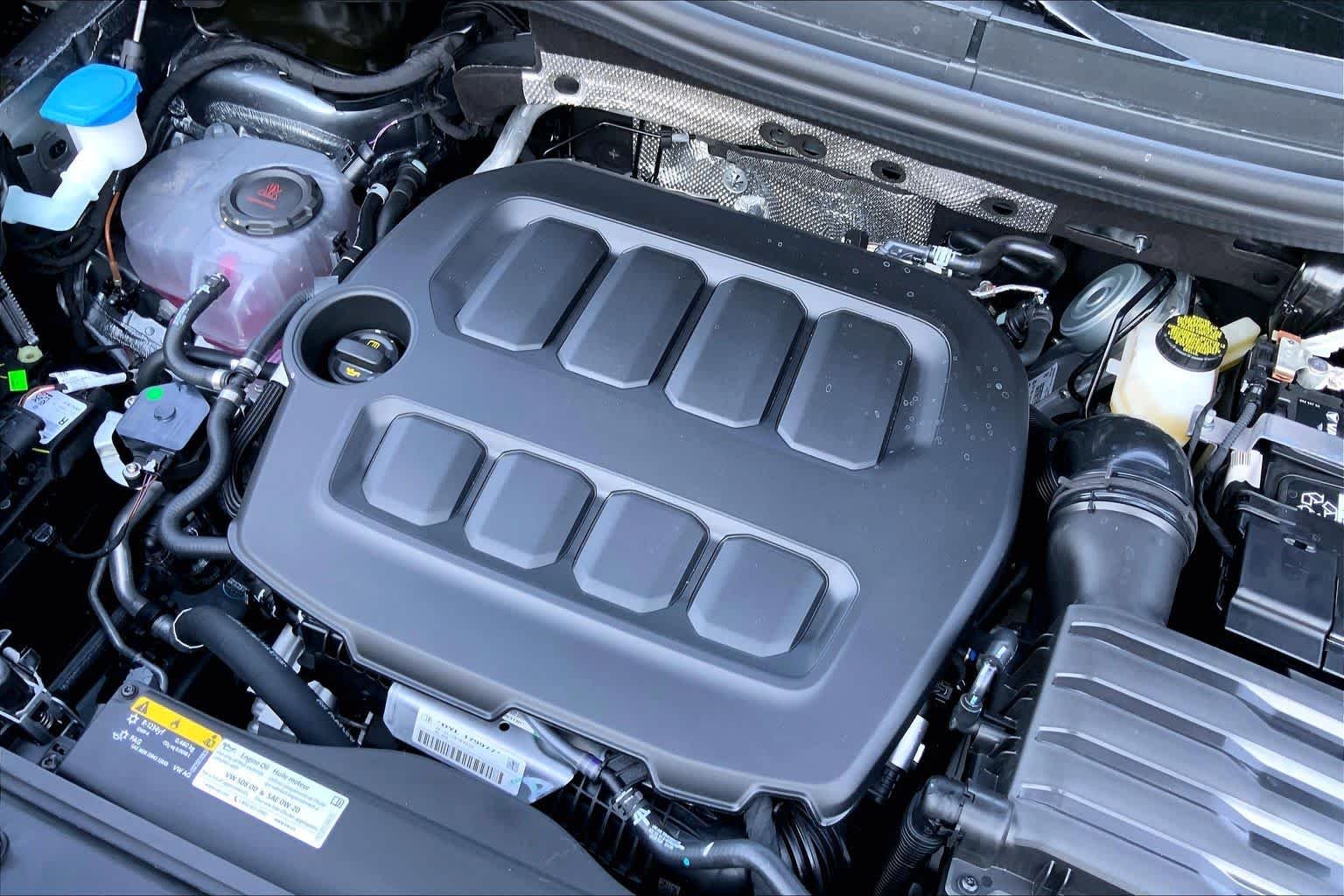 New 2026 Platinum Gray M Volkswagen SE image 17