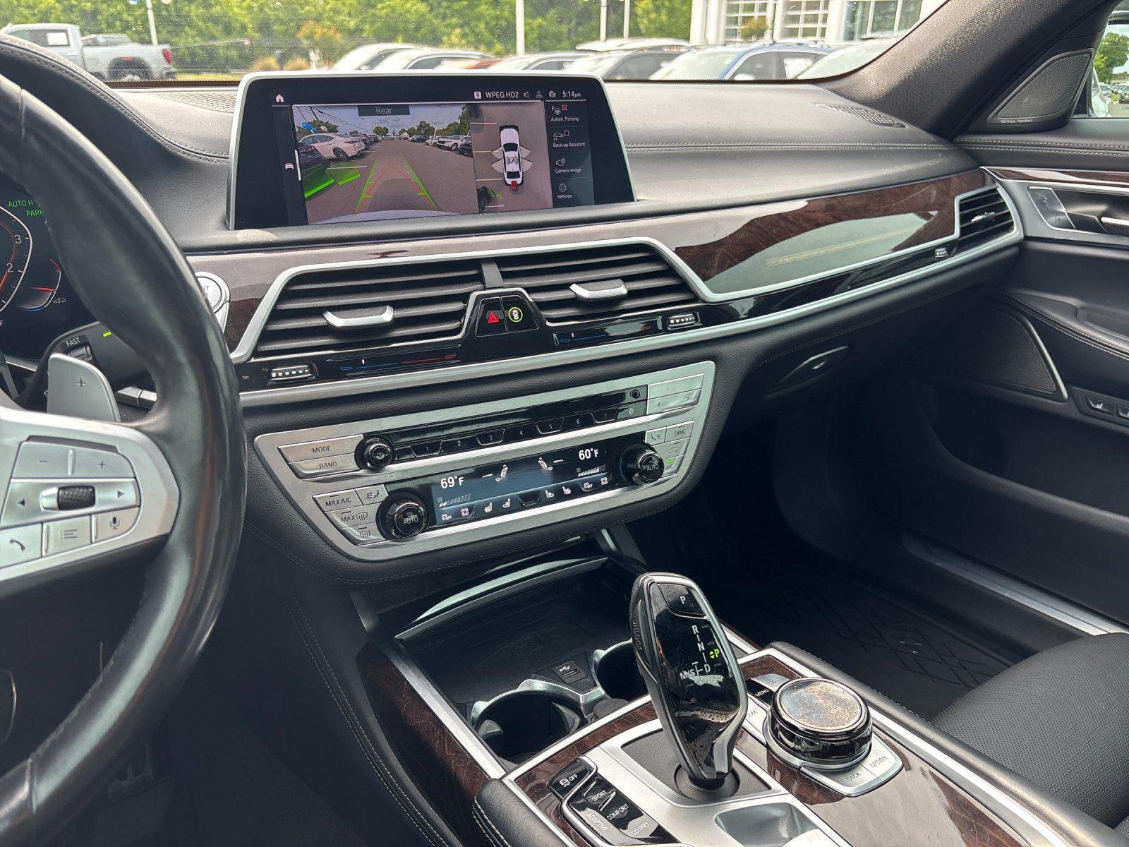 Used 2022 Alpine White BMW 750i xDrive image 27