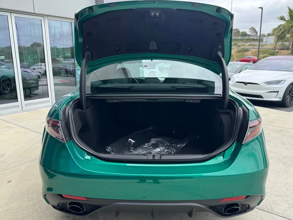 New 2026 Verde Fangio Metallic Alfa Romeo Base image 9