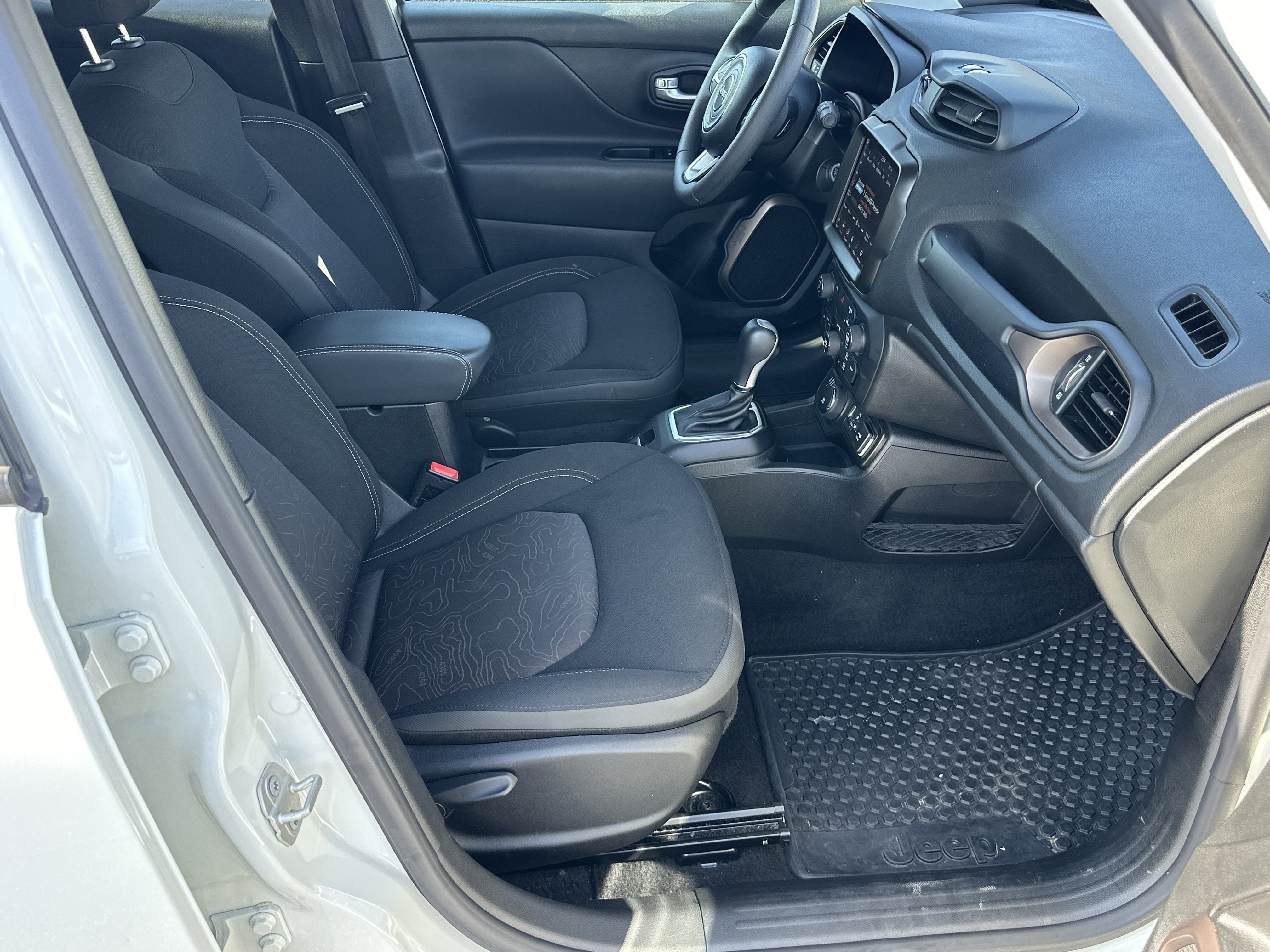 Used 2023 Alpine White Clearcoat Jeep Upland image 14