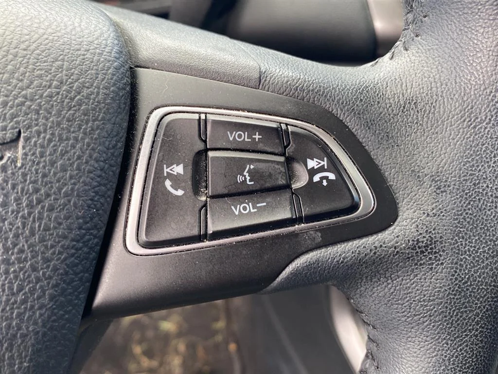 Used 2019 Shadow Black Ford SE image 15