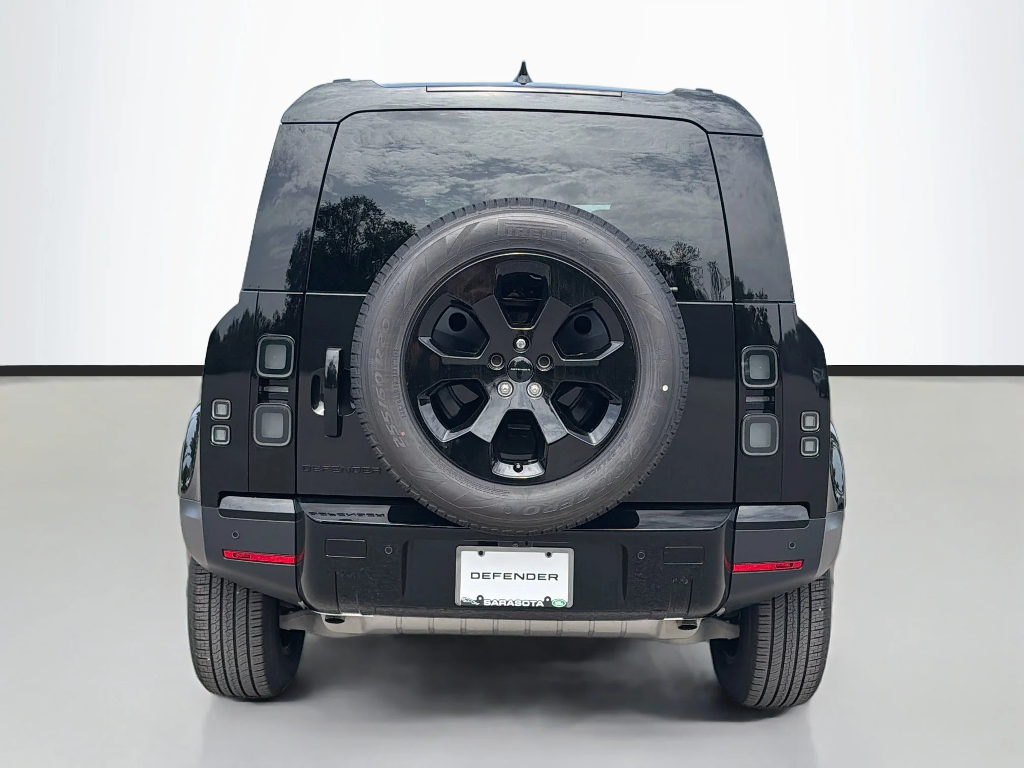New 2026 Santorini Black Land Rover S image 4