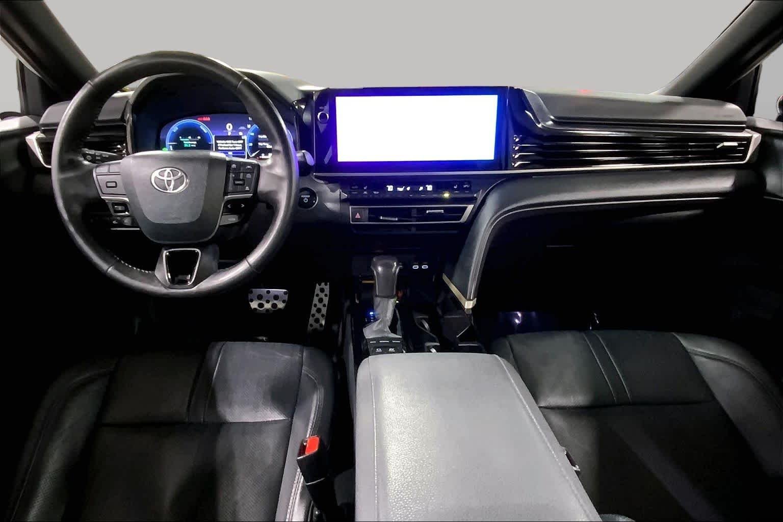 Used 2025 Wind Chill Pearl Toyota XSE image 16