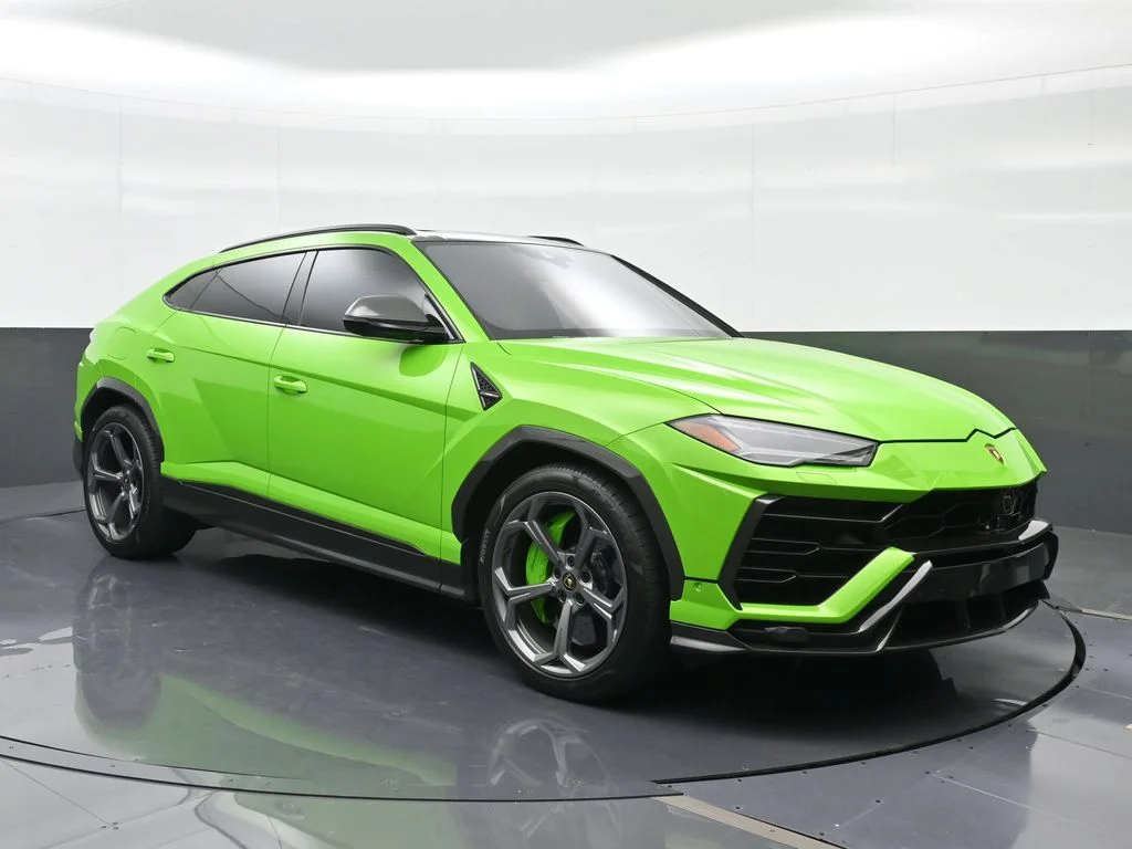 Used 2022 Green Lamborghini  image 13