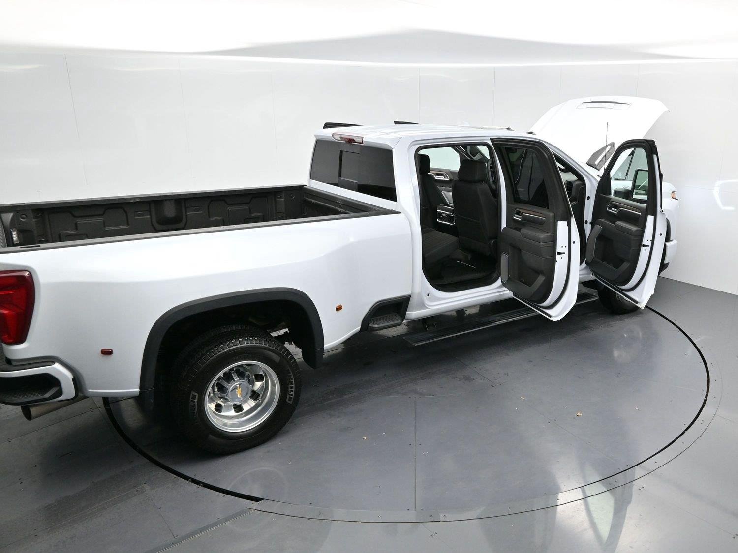 Used 2026 Polar White Tricoat Chevrolet High Country DRW image 42