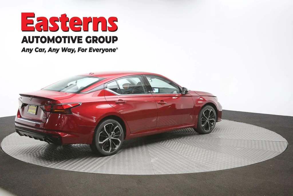 Used 2023 Red Nissan 2.5 SR image 40