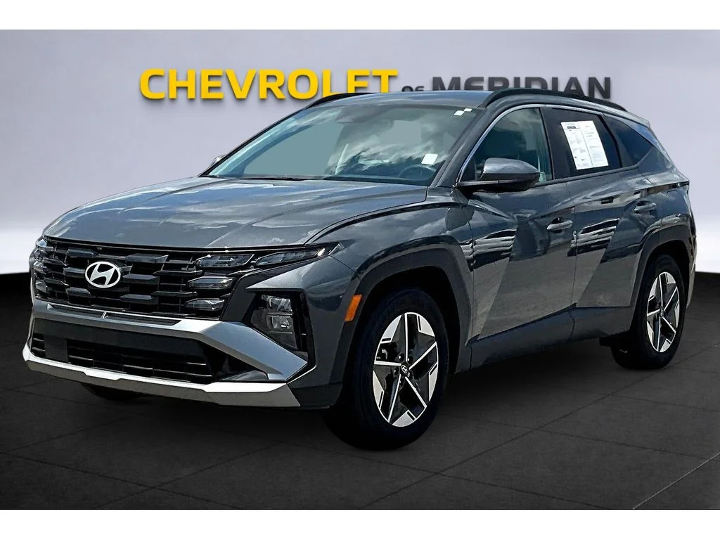 Used 2025  Hyundai SEL image 10