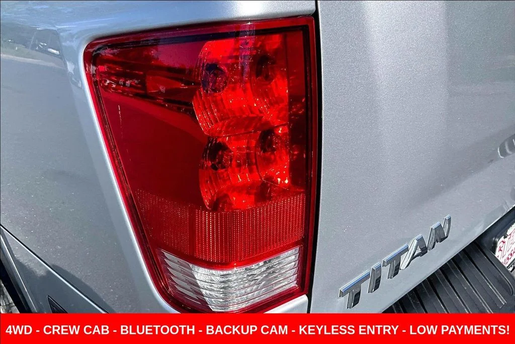 Used 2015 Silver Nissan SV image 23