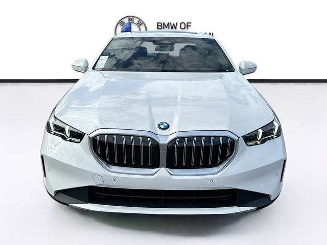 New 2026 White BMW 530i image 2
