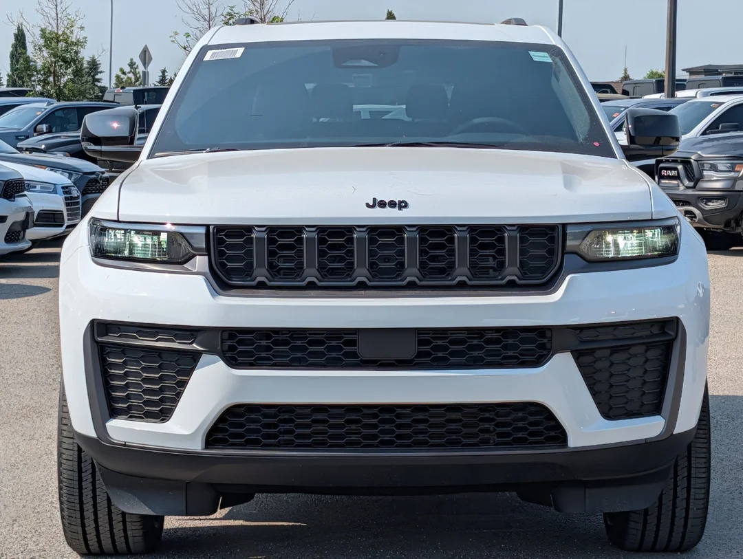 New 2026 White Jeep Altitude - - 4X4 - Power Sunroof - Trailer Tow Pkg - 20 Black Wheels - Remote Start & More! image 3