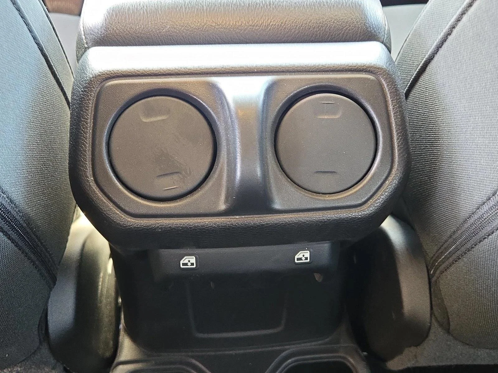 Used 2020 Bright White Clearcoat Jeep Sport S image 16