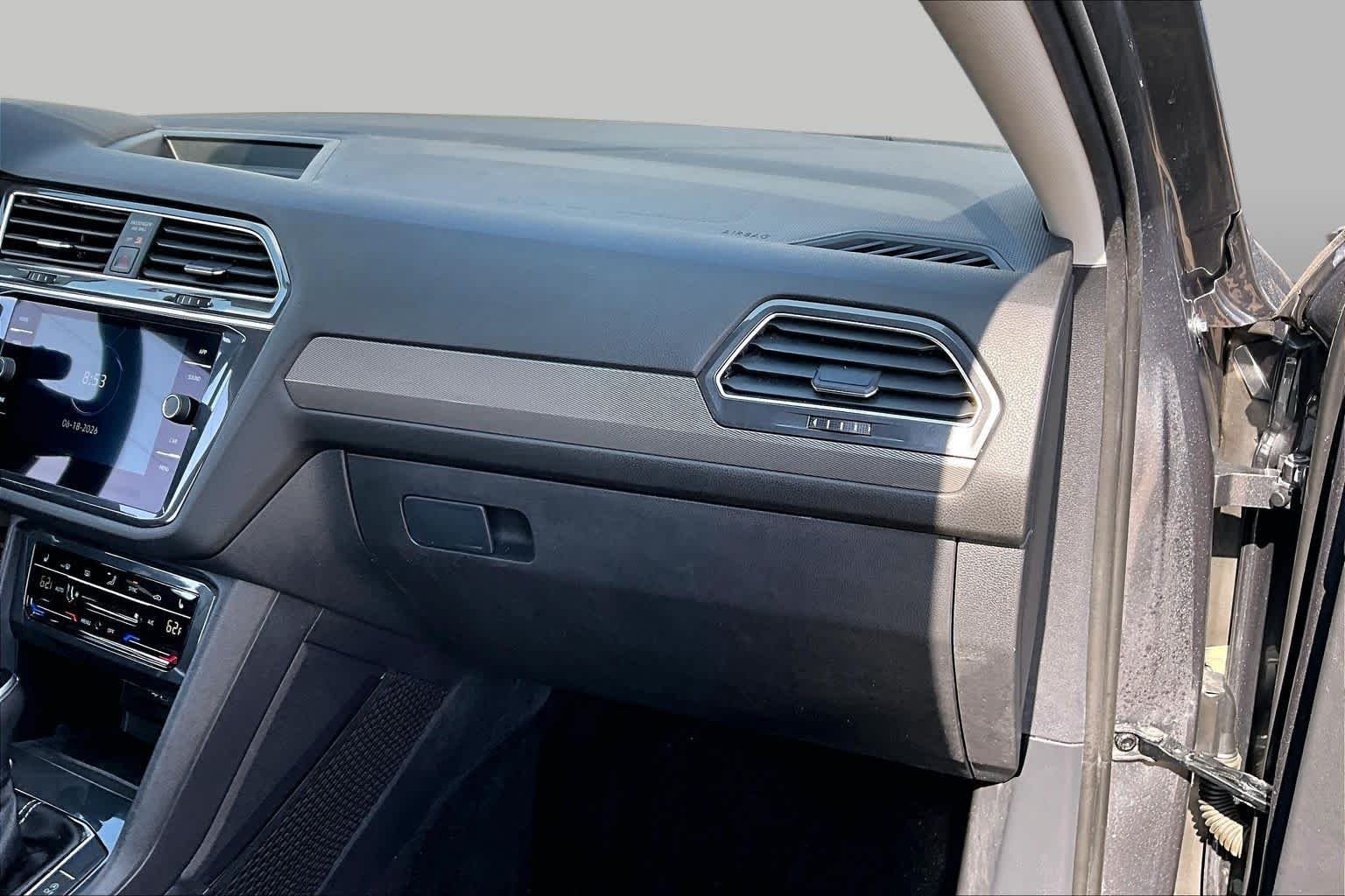 Used 2023 Platinum Gray Metallic Volkswagen SE image 17