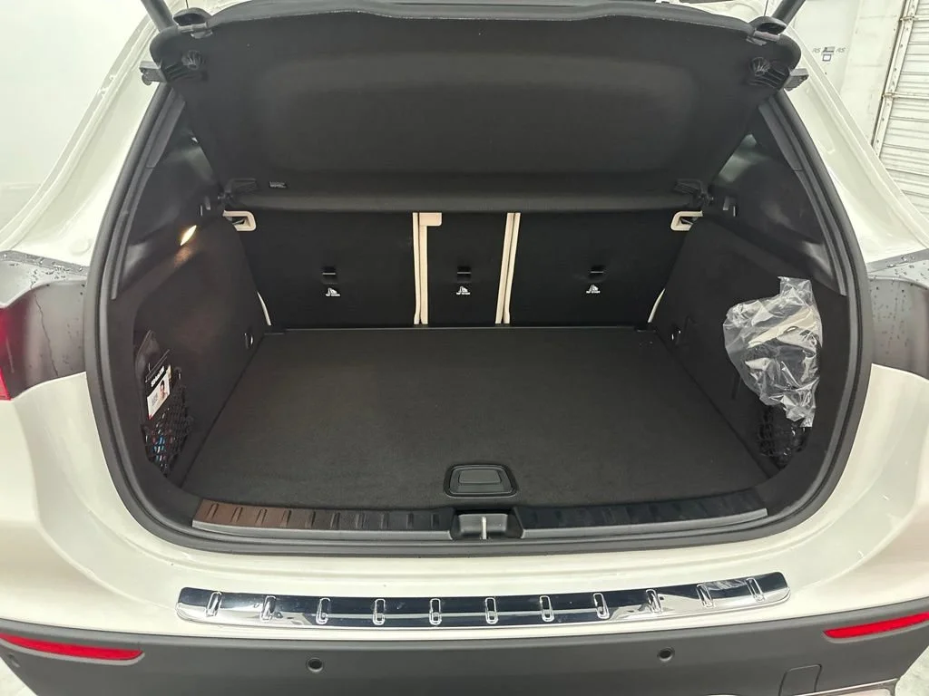 New 2026 White Mercedes-Benz GLA 250 image 28