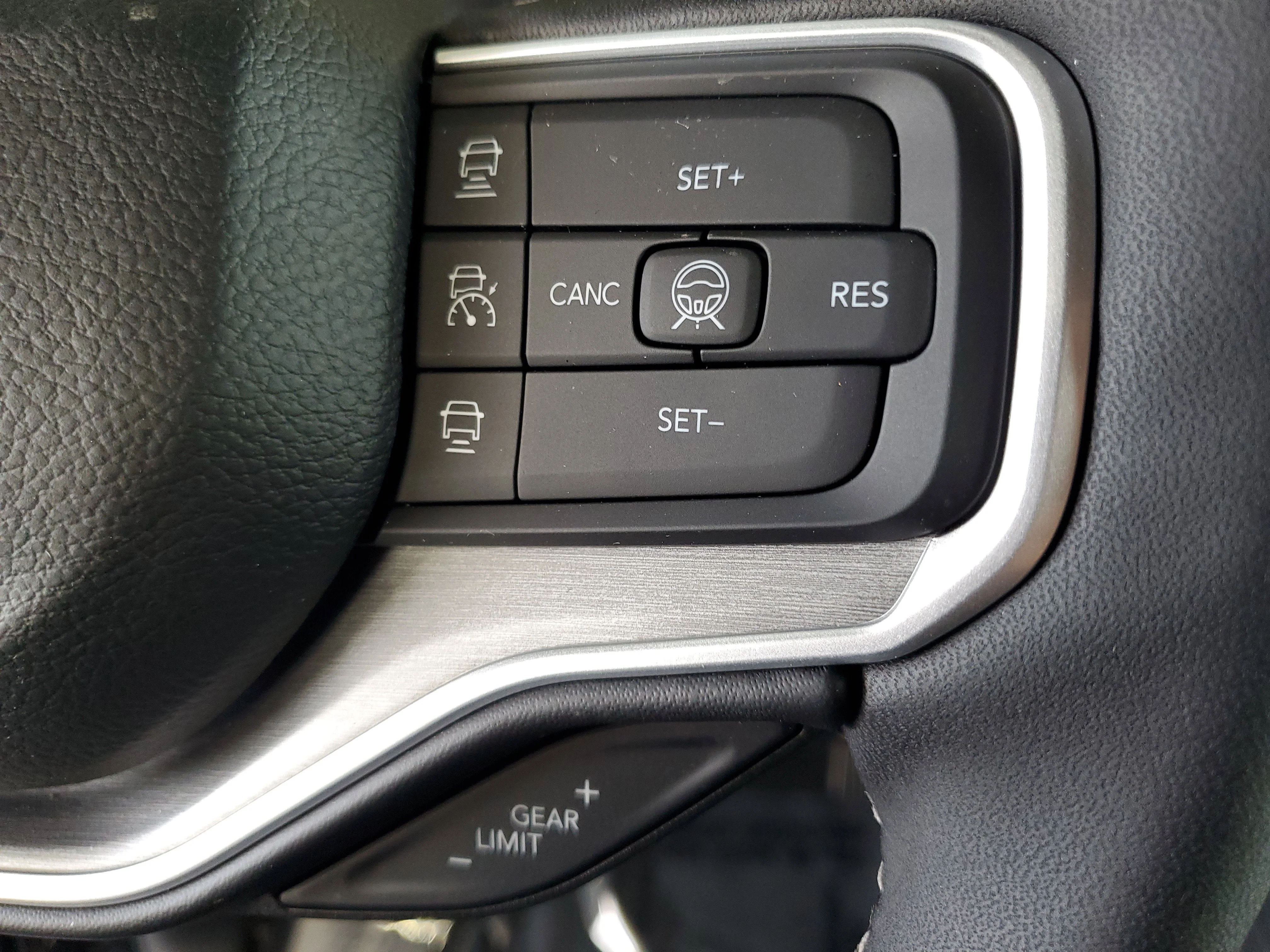 New 2026 Baltic-Gray Metallic Clear-Coat Exterior Paint Jeep Limited Altitude image 25