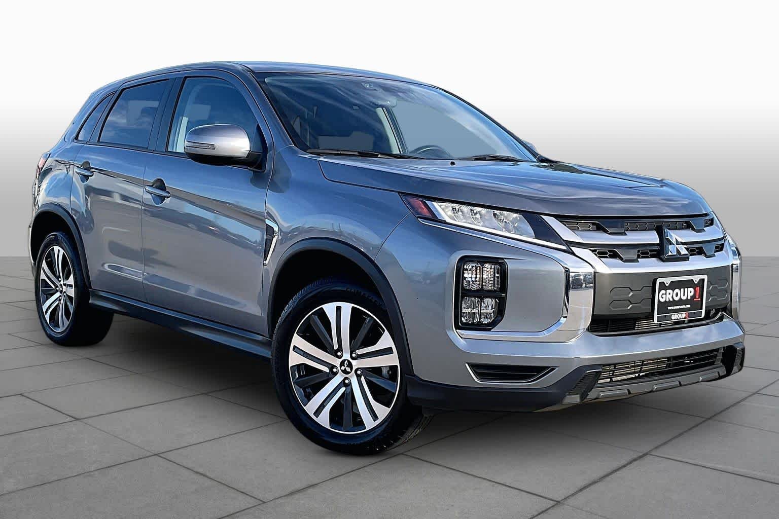 Used 2024 Mercury Gray Metallic Mitsubishi SE image 3