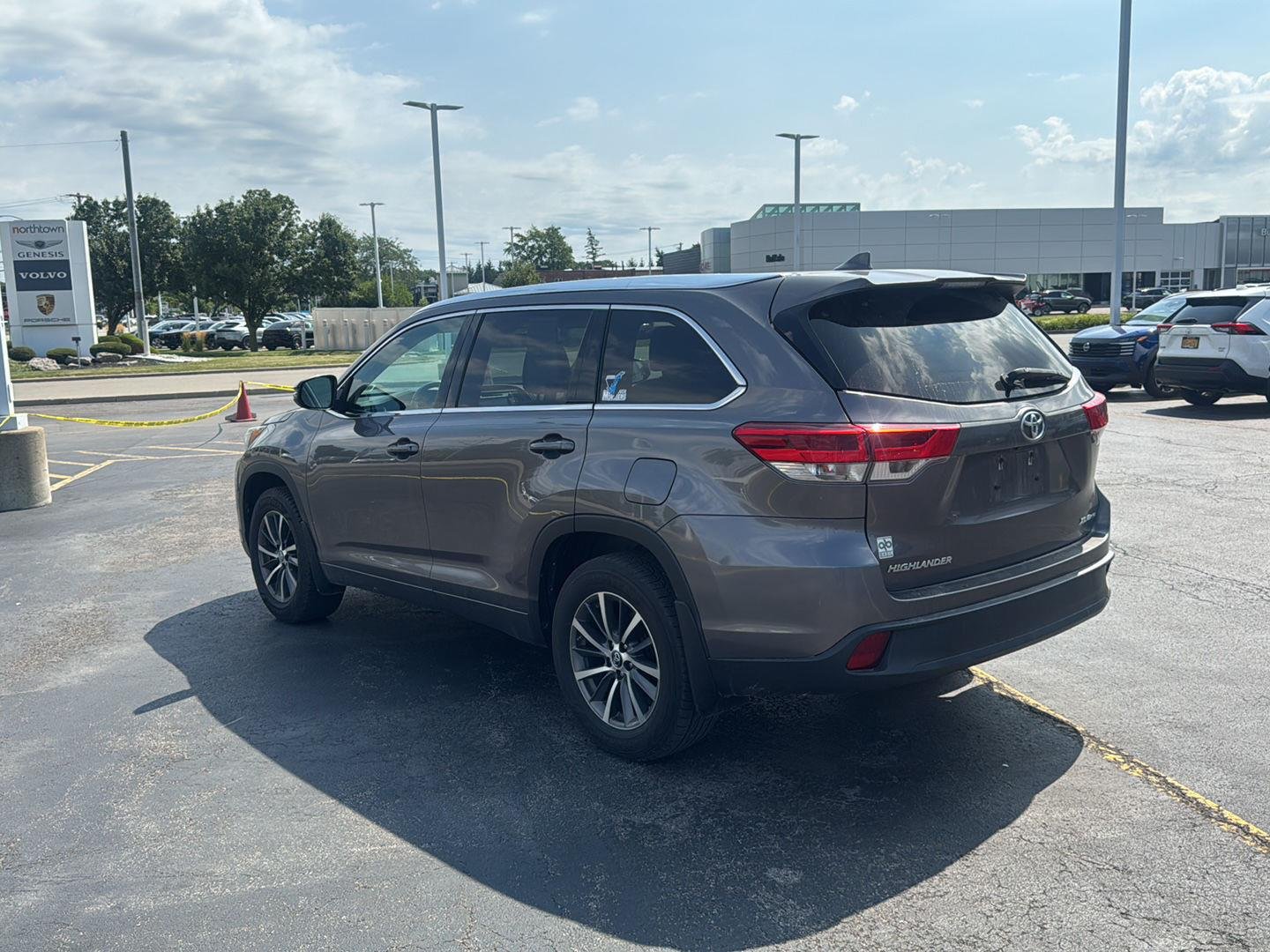 Used 2018 Predawn Gray Mica Toyota XLE image 4