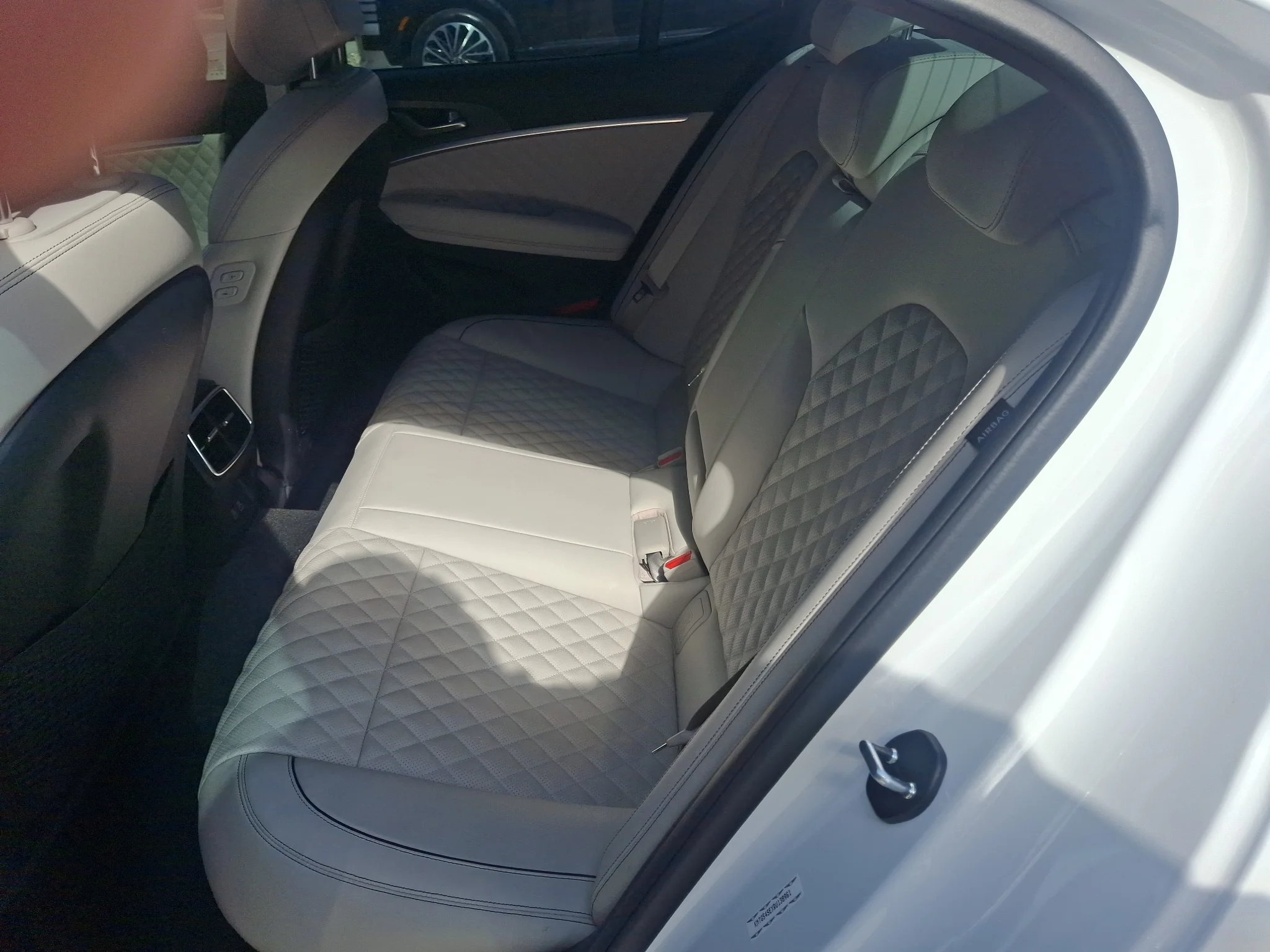 Used 2024 Uyuni White Genesis 3.3T Sport Advanced image 5
