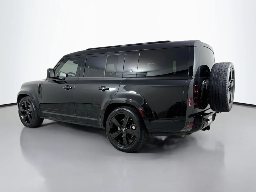 Certified Used 2023 Black Land Rover X-Dynamic SE image 7
