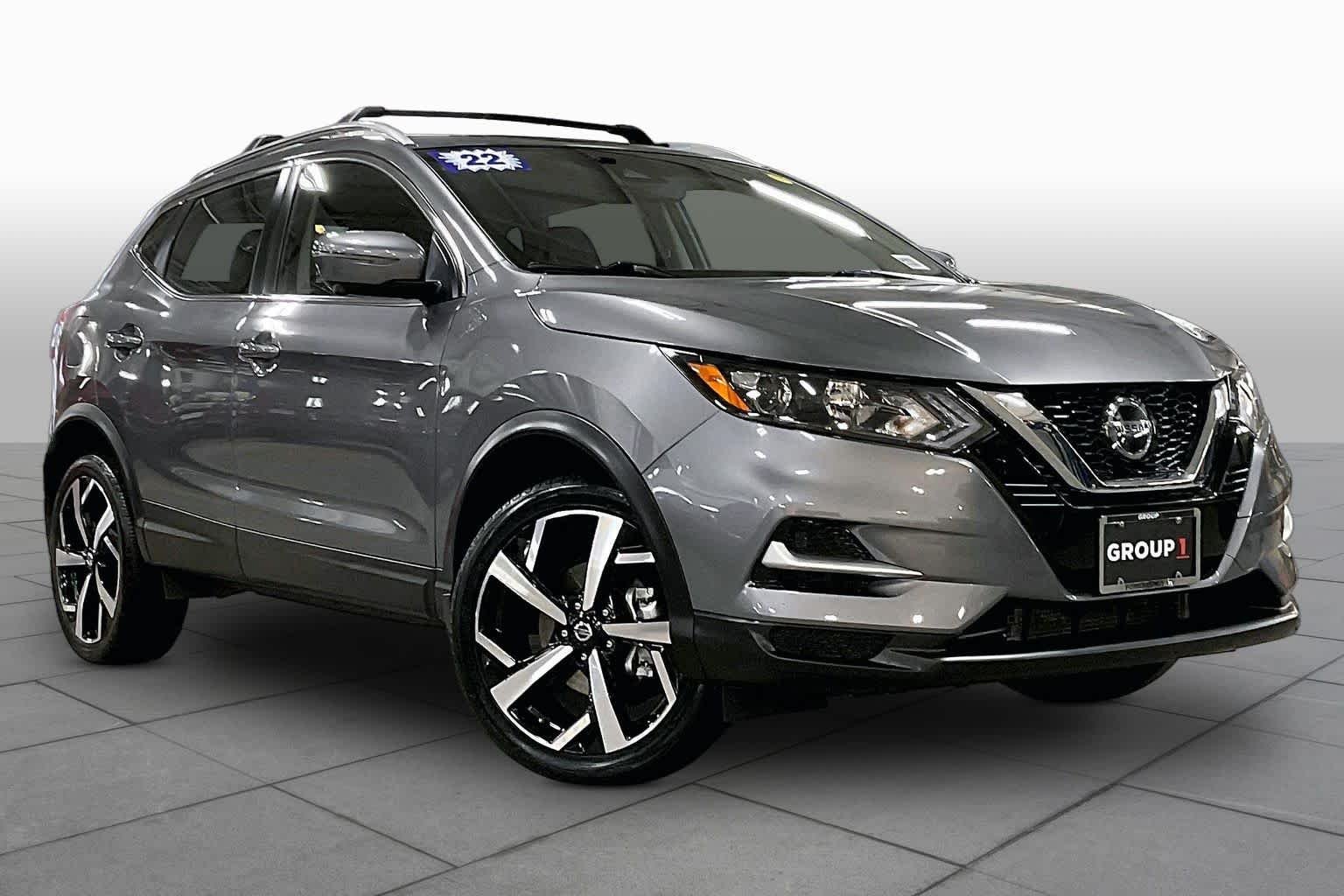 Used 2022 Gun Metallic Nissan SL image 3