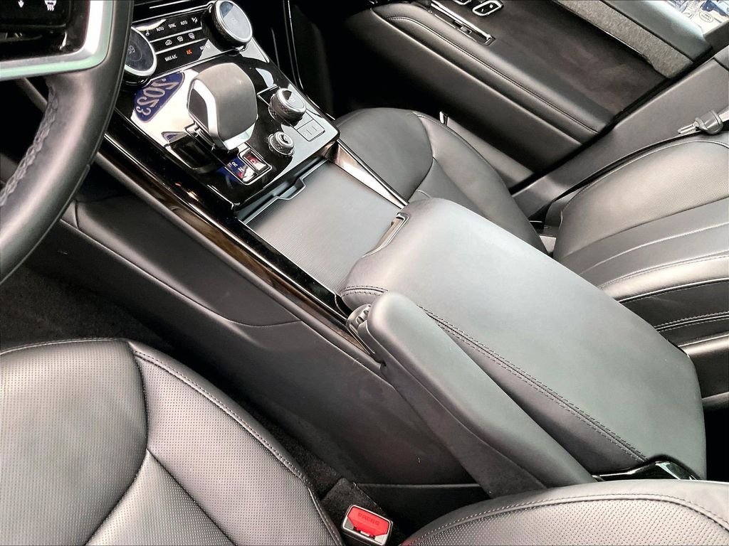 Used 2023 Gray Land Rover SE image 19