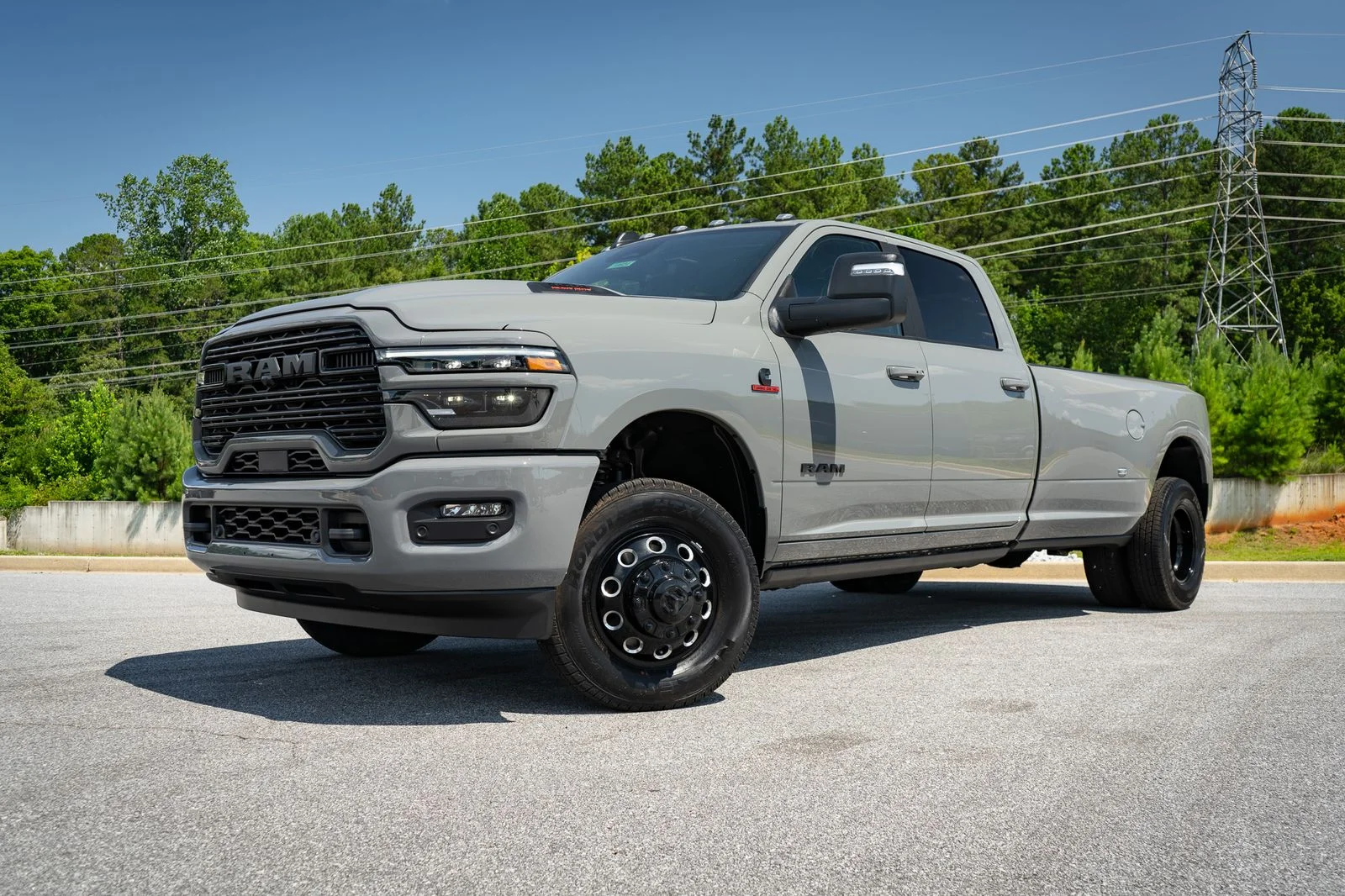 New 2026 Ceramic Gray Clear-Coat Exterior Paint RAM Laramie image 5