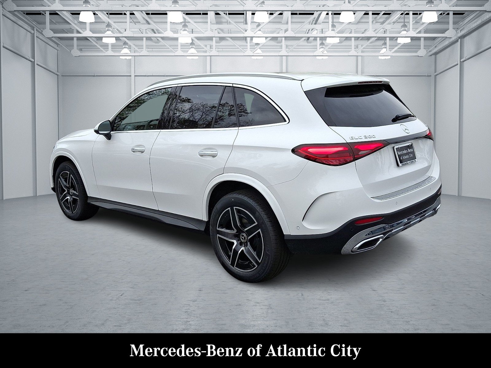 New 2026 Polar White Mercedes-Benz GLC 300 image 3