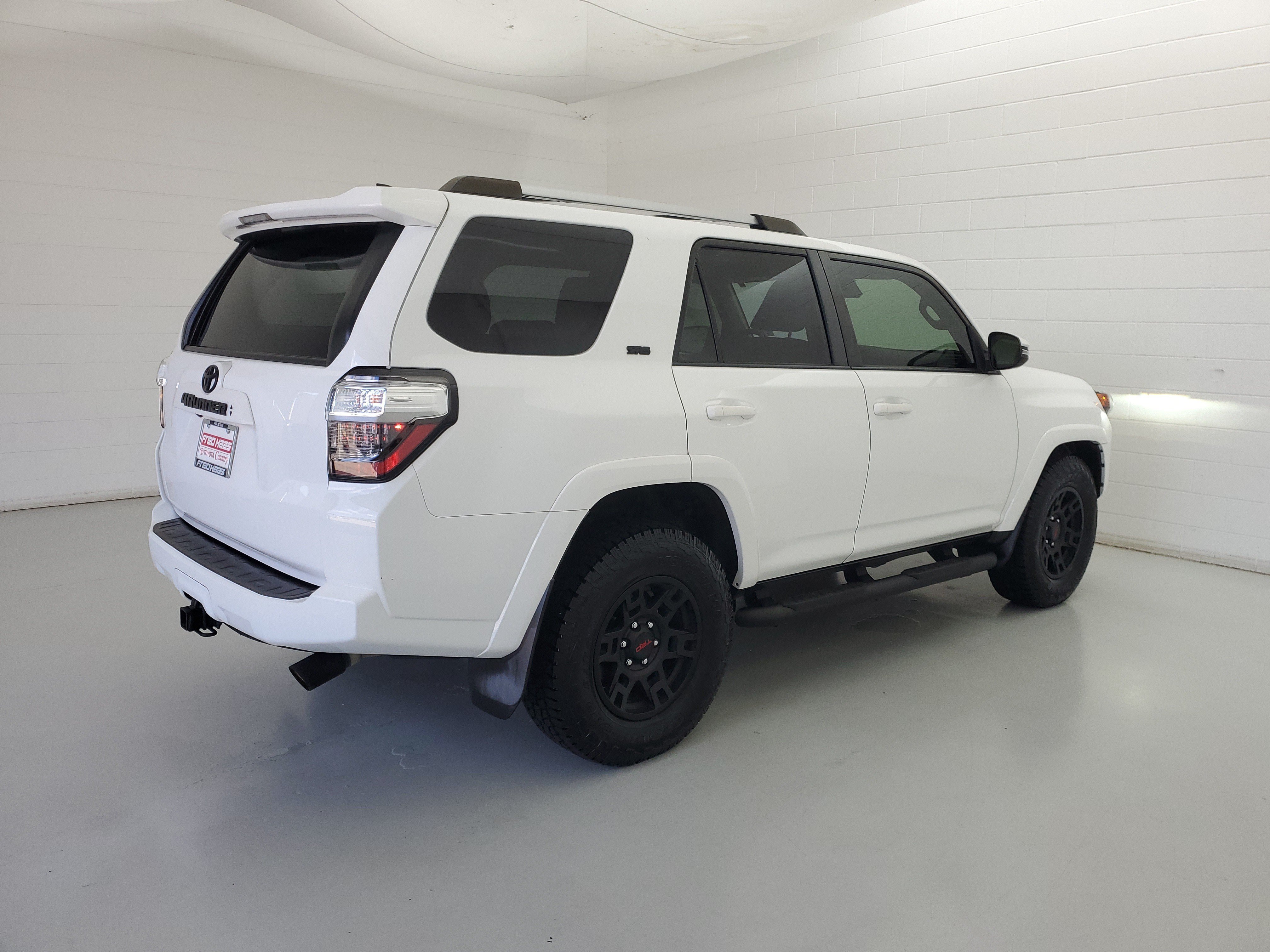 Used 2023 Ice Cap Toyota SR5 Premium image 5