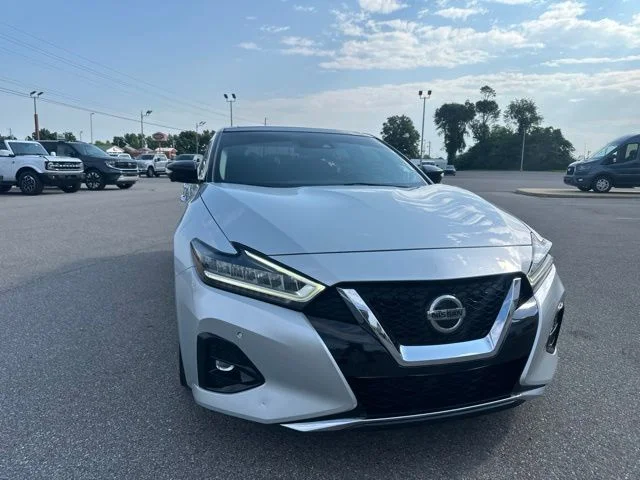 Used 2020 Silver Nissan Platinum image 3
