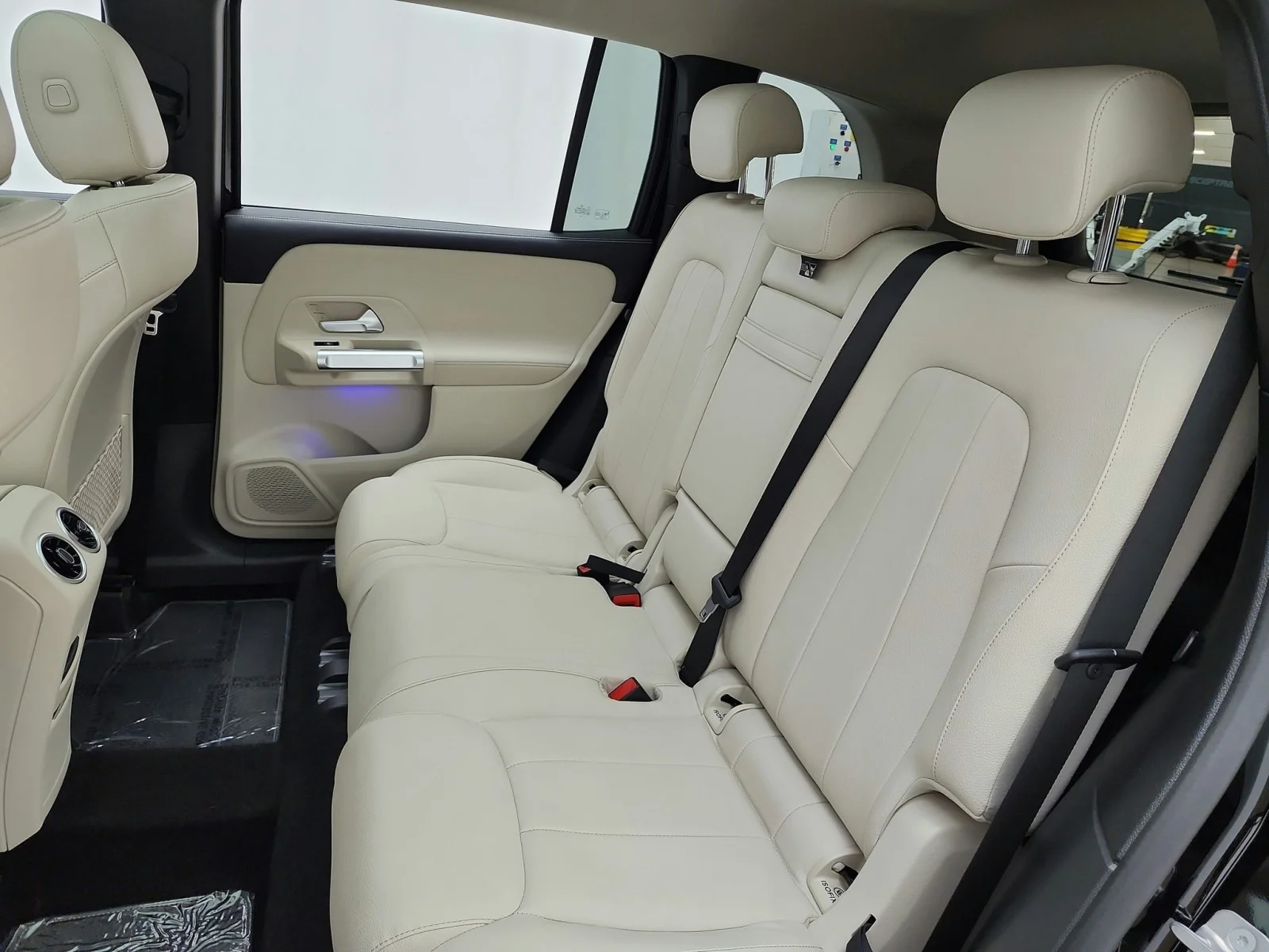 Used 2023 Night Black Mercedes-Benz GLB 250 SUV image 13
