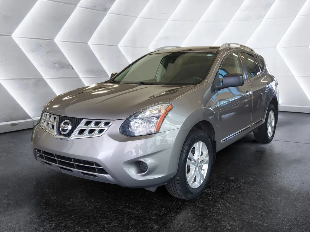 Used 2015 Gray Nissan S image 3