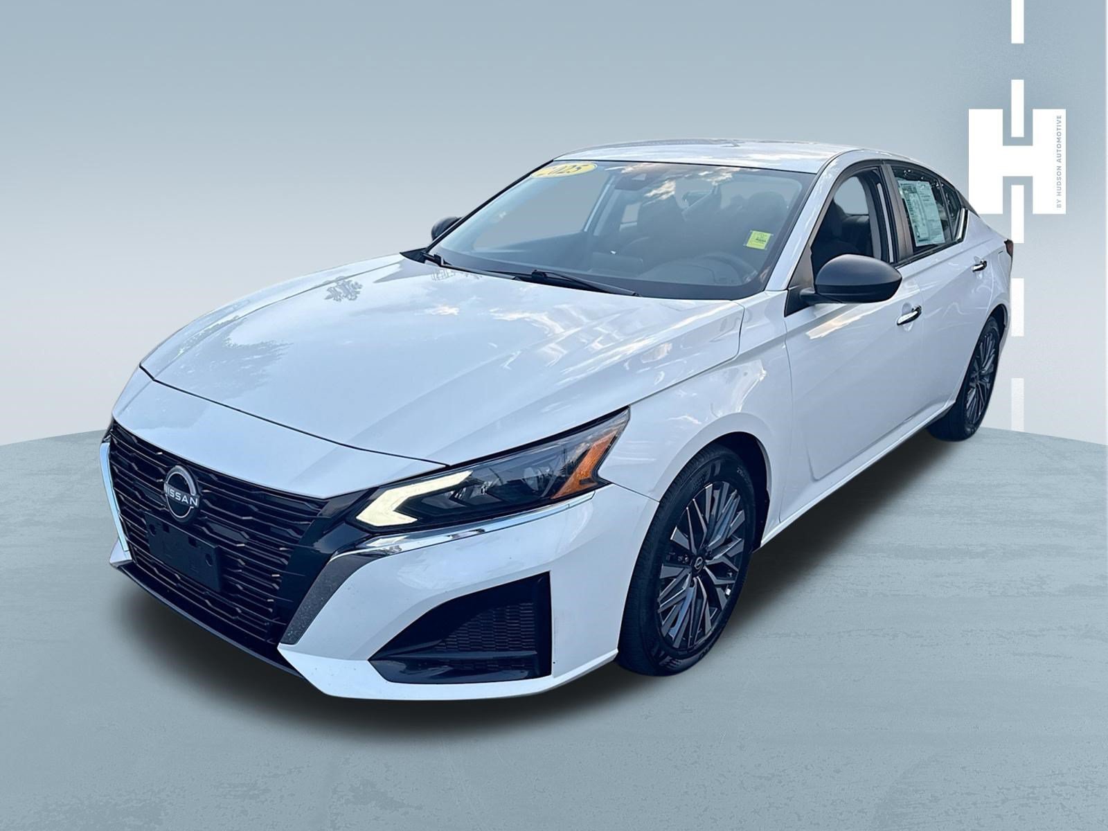 Used 2025 Glacier White Nissan SV image 3