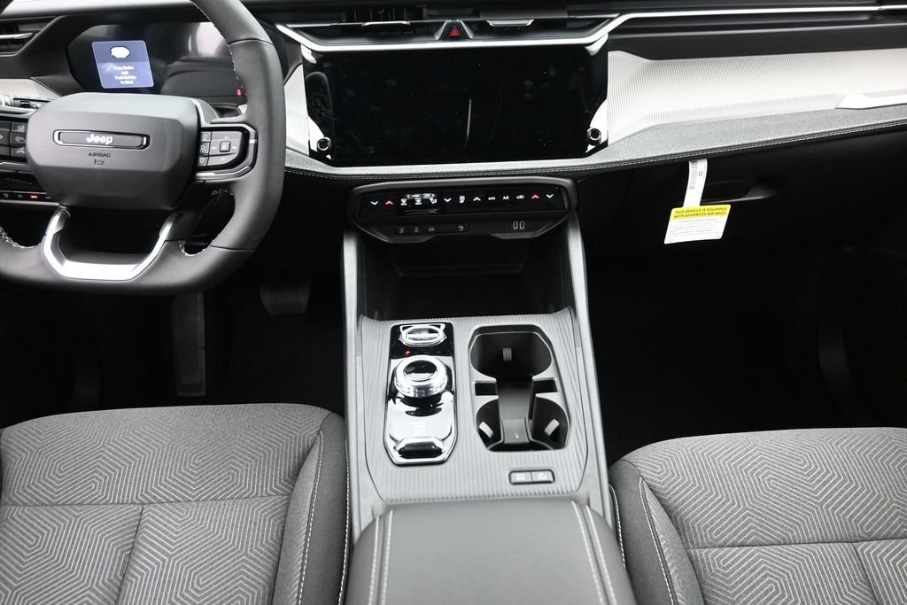 New 2026 Diamond Black Crystal Pearlcoat Jeep Laredo image 12
