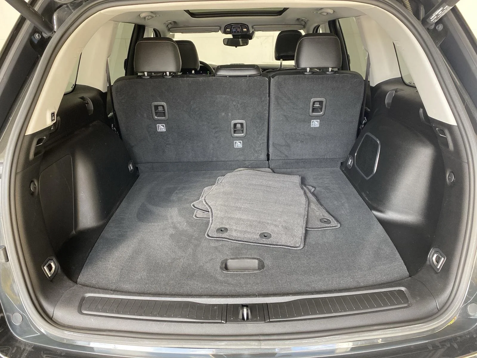 Used 2023 Rocky Mountain Pearlcoat Jeep  image 19