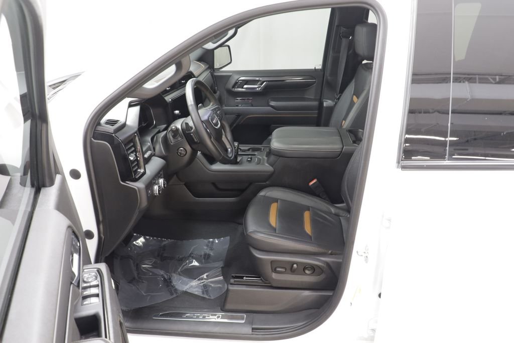 Used 2023 White GMC AT4 image 6