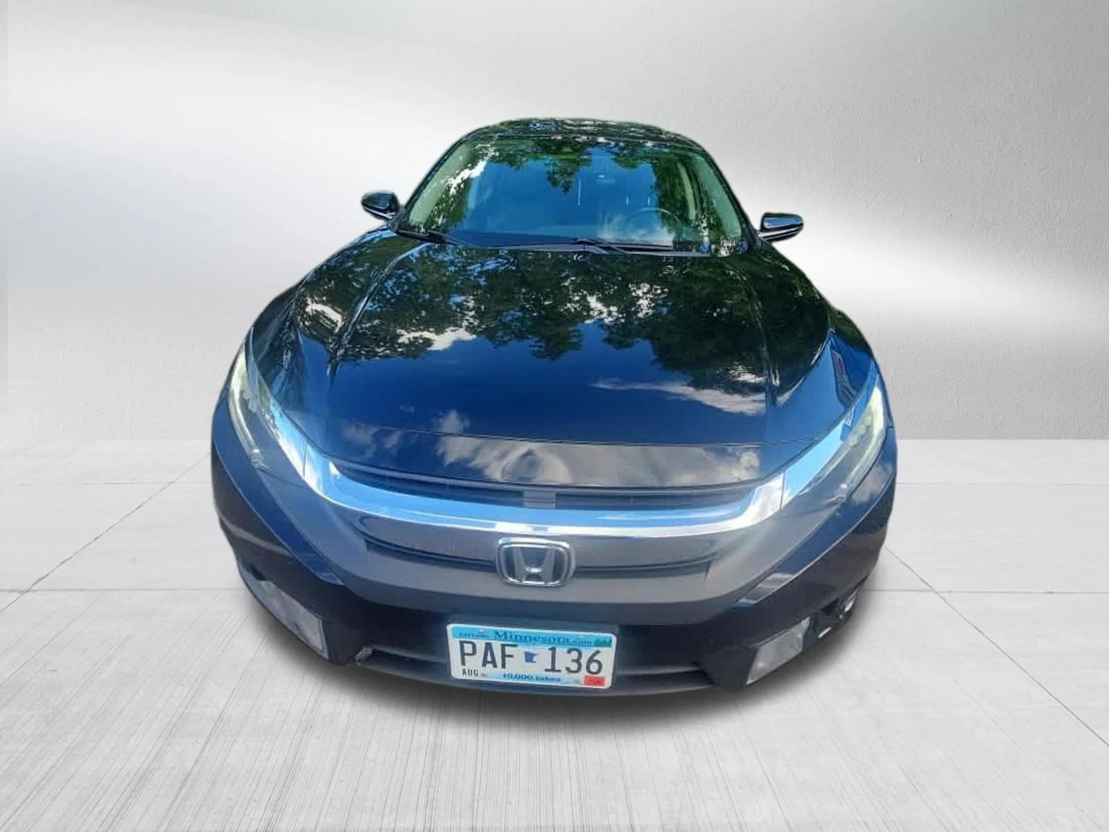 Used 2016 Crystal Black Pearl Honda Touring image 3