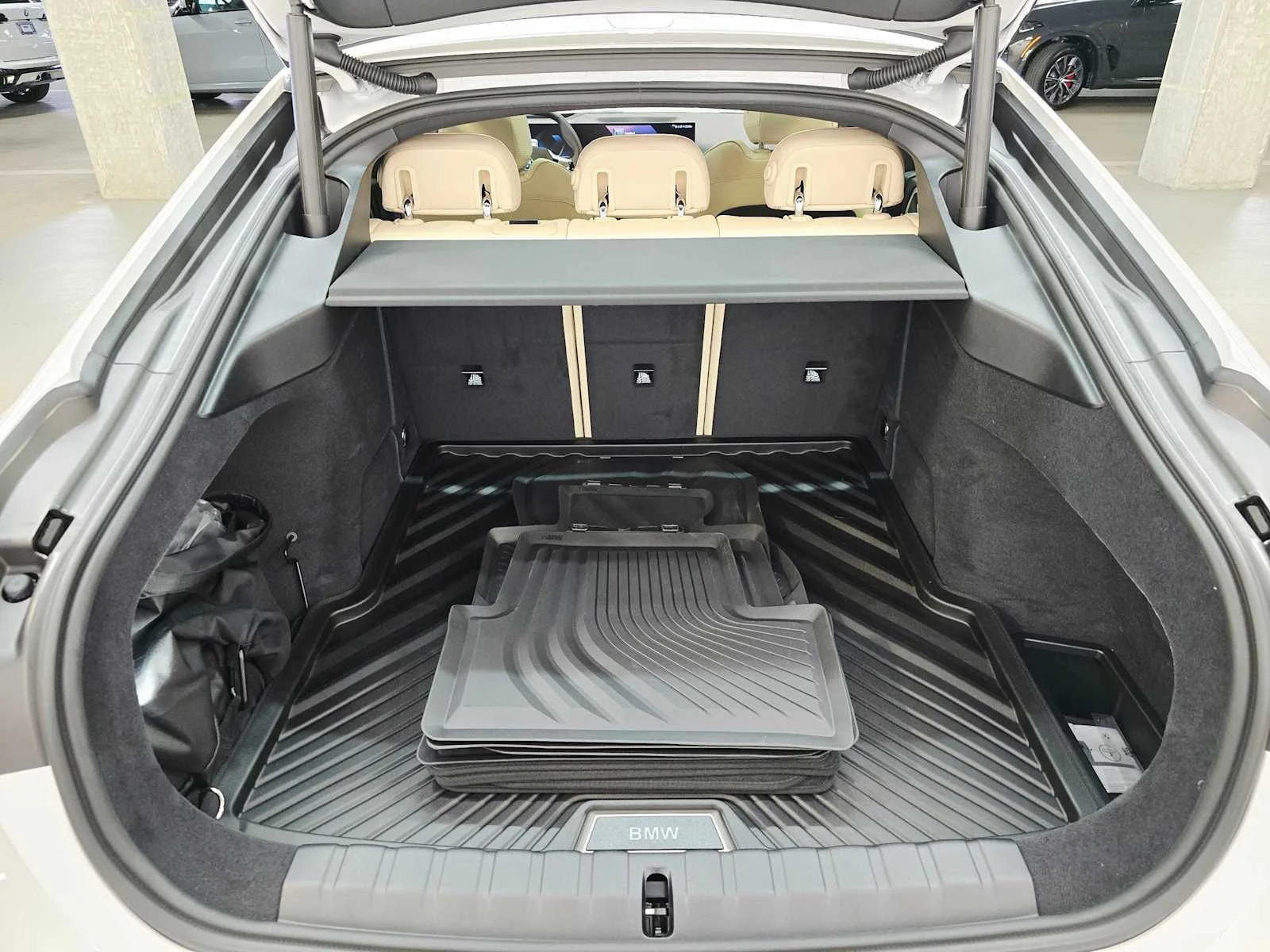 New 2026 Mineral White Metallic BMW xDrive40 image 29
