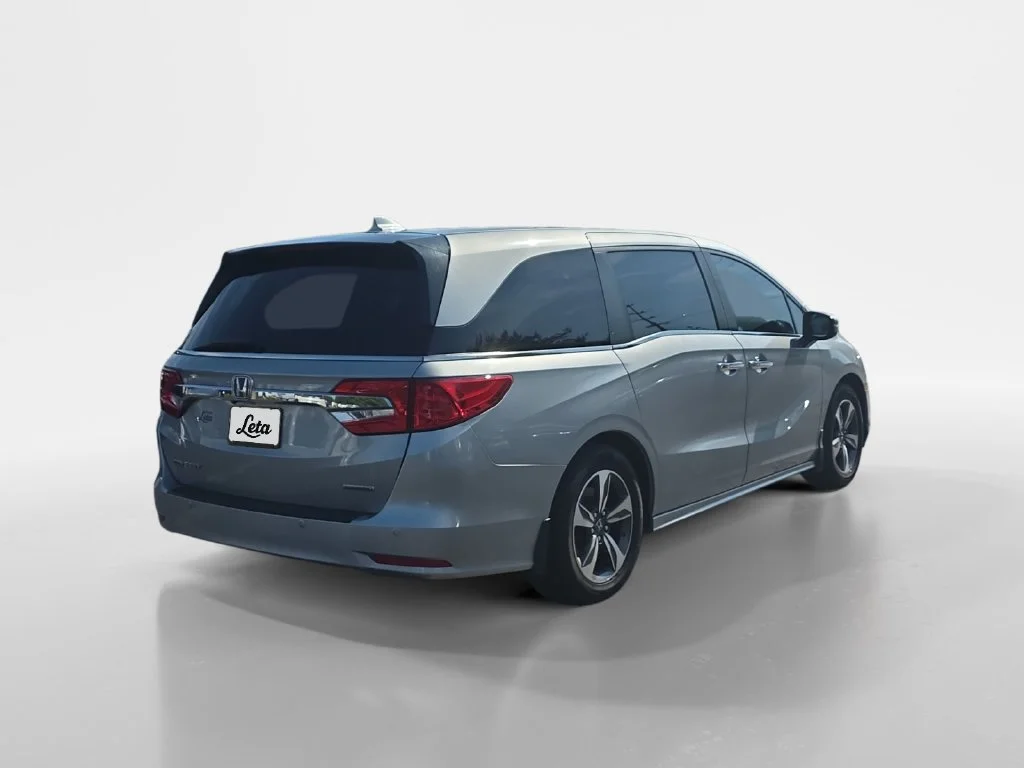 Used 2019 Lunar Silver Metallic Honda Touring image 4