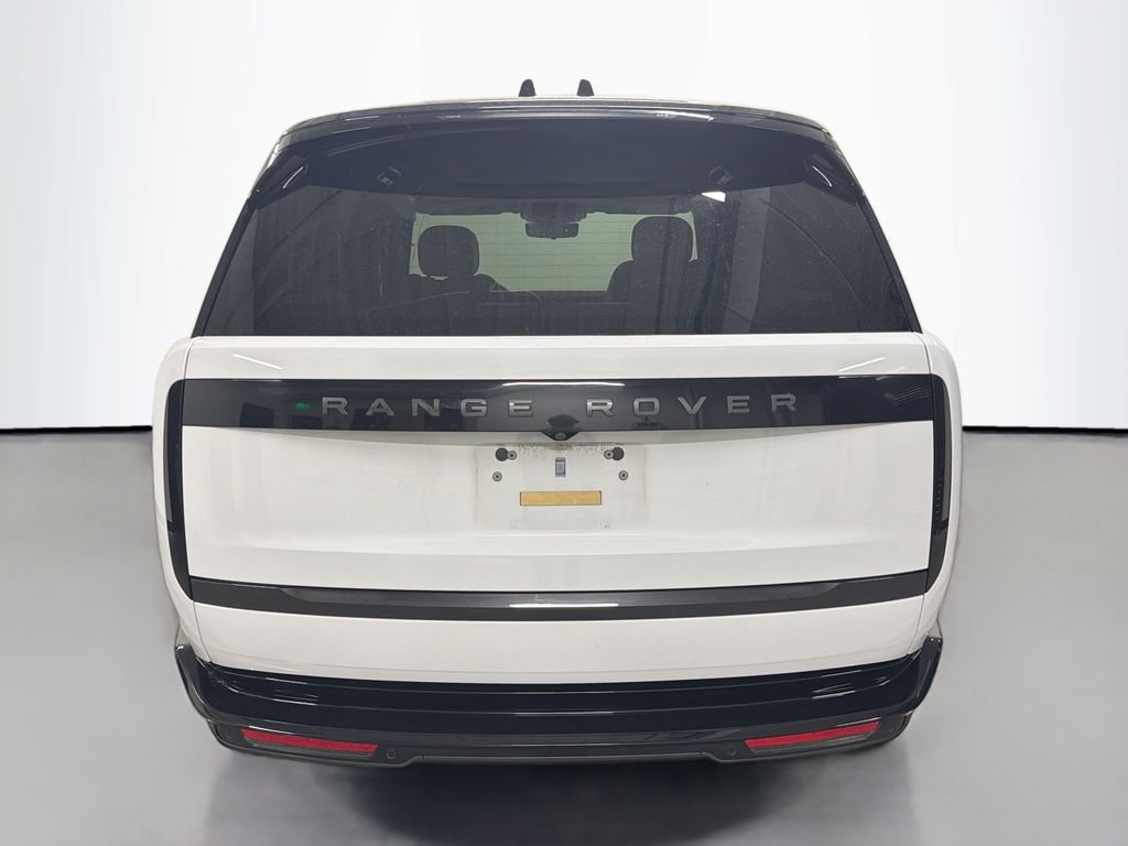 Used 2024 White Land Rover SE image 10