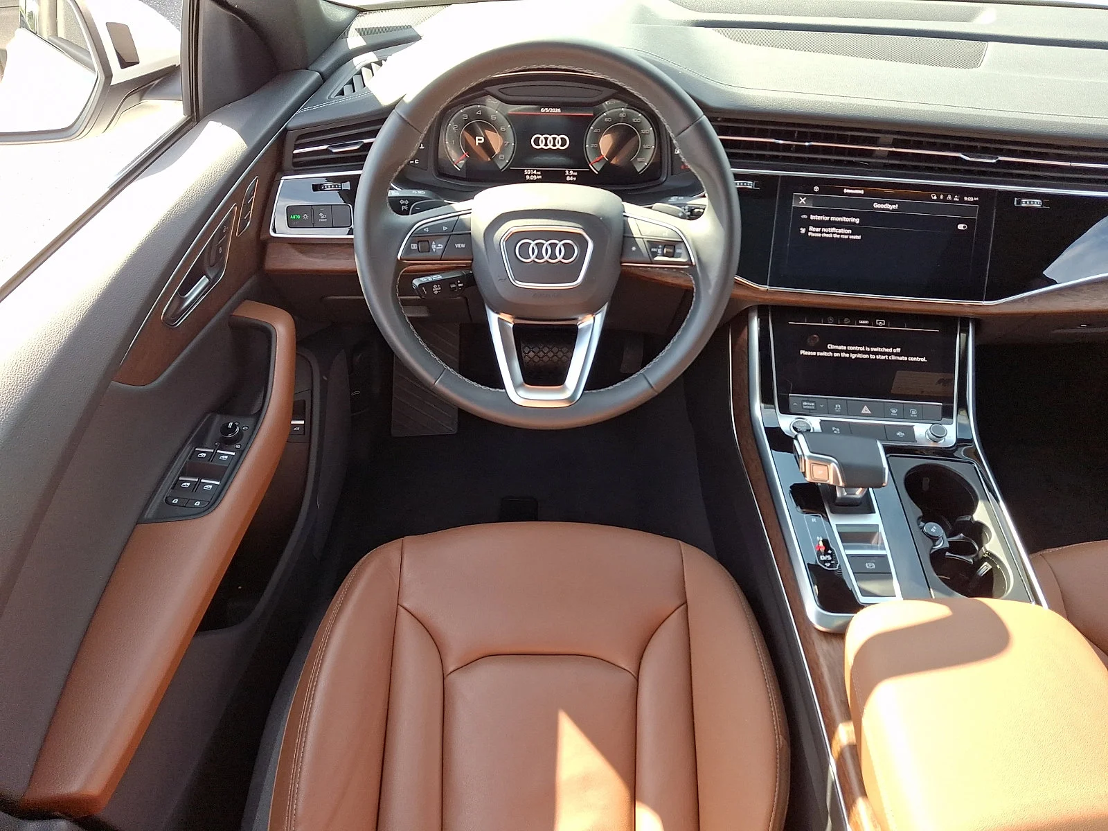 Used 2025 Carrara White   0Q0q Audi Premium image 12