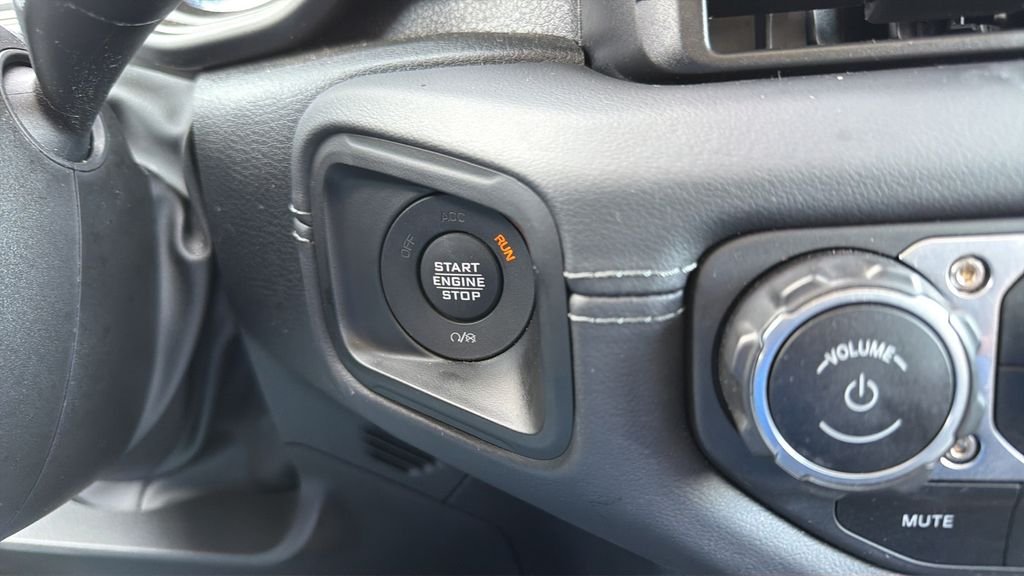 Used 2025 White Jeep Rubicon image 24