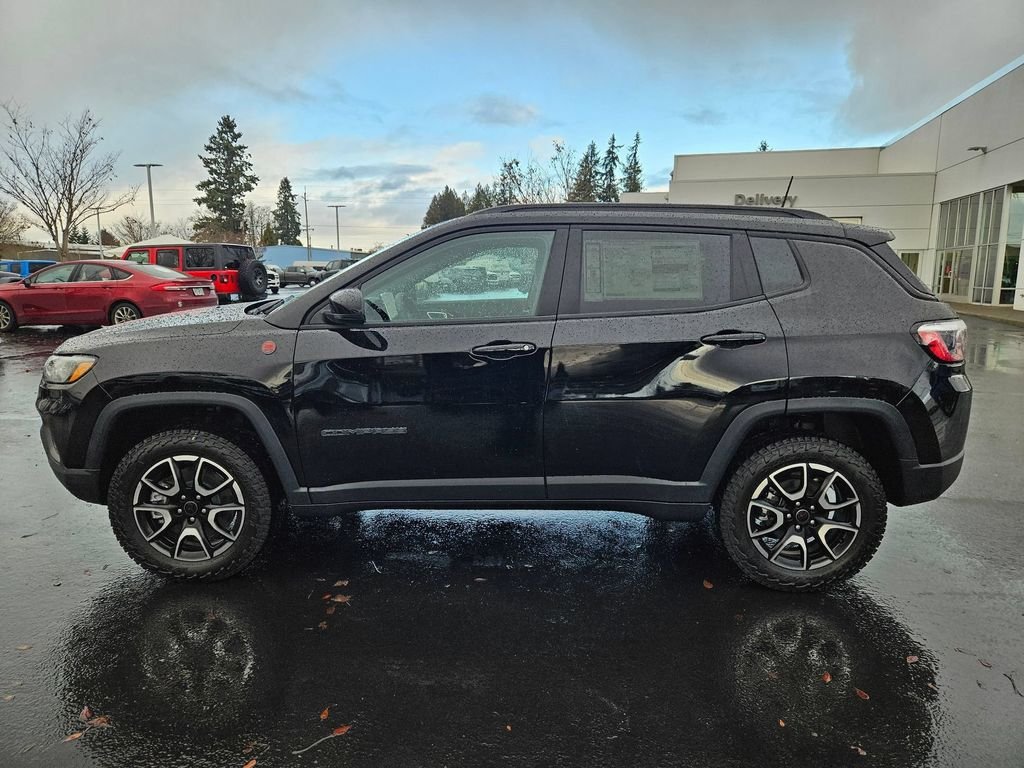 Used 2026 Diamond Black Crystal Pearlcoat Jeep Trailhawk image 2